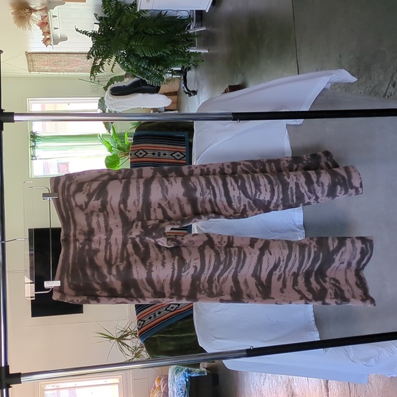 Sweatpants - Picture 4 of 6